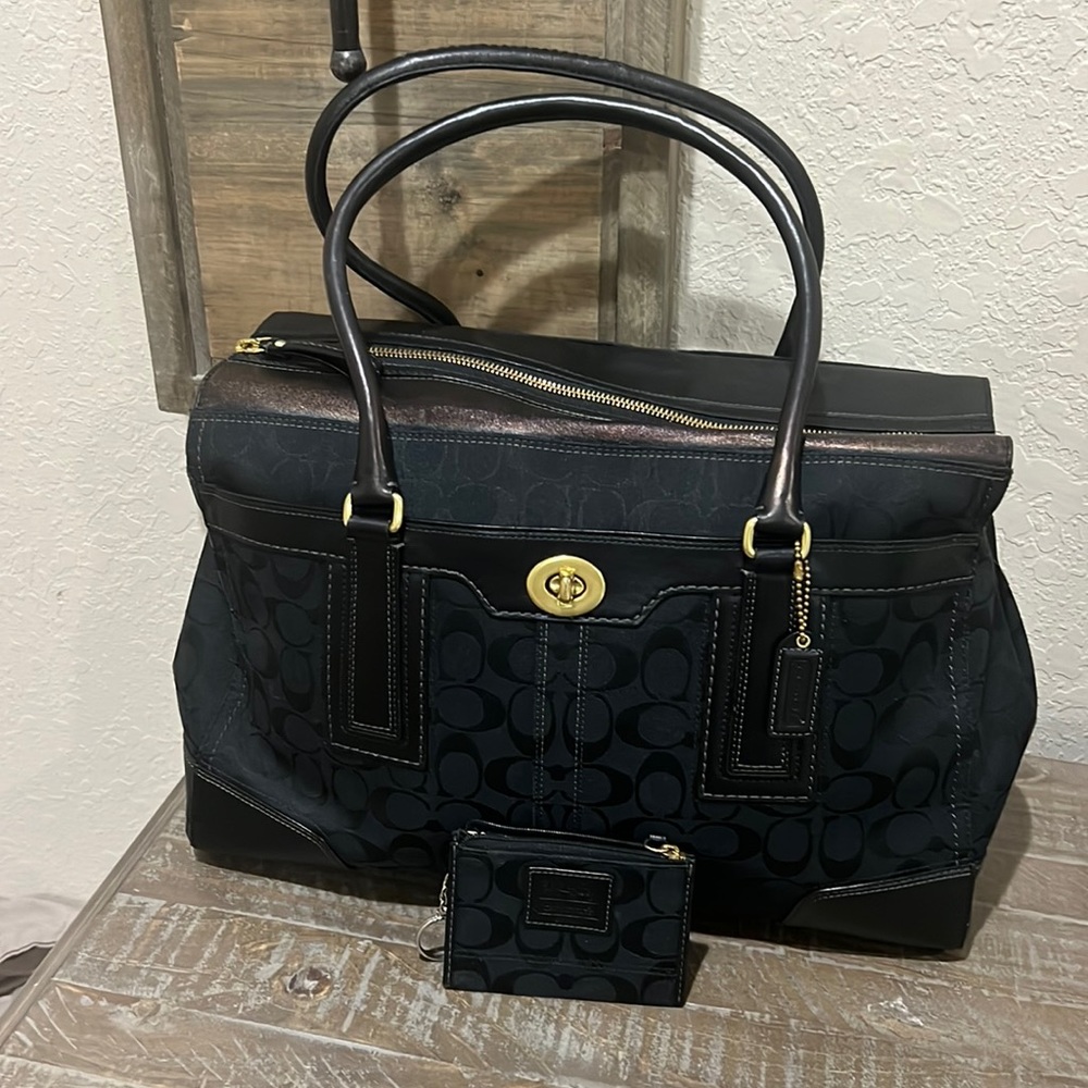 Large signature Coach bag black color